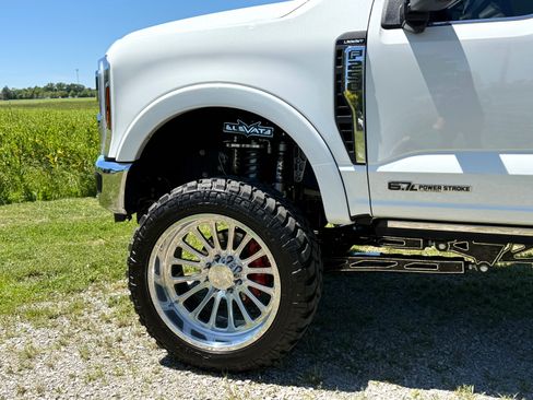 Used 2024 Ford F250 Lariat w/ Lariat Ultimate Package AWD/4WD image 6