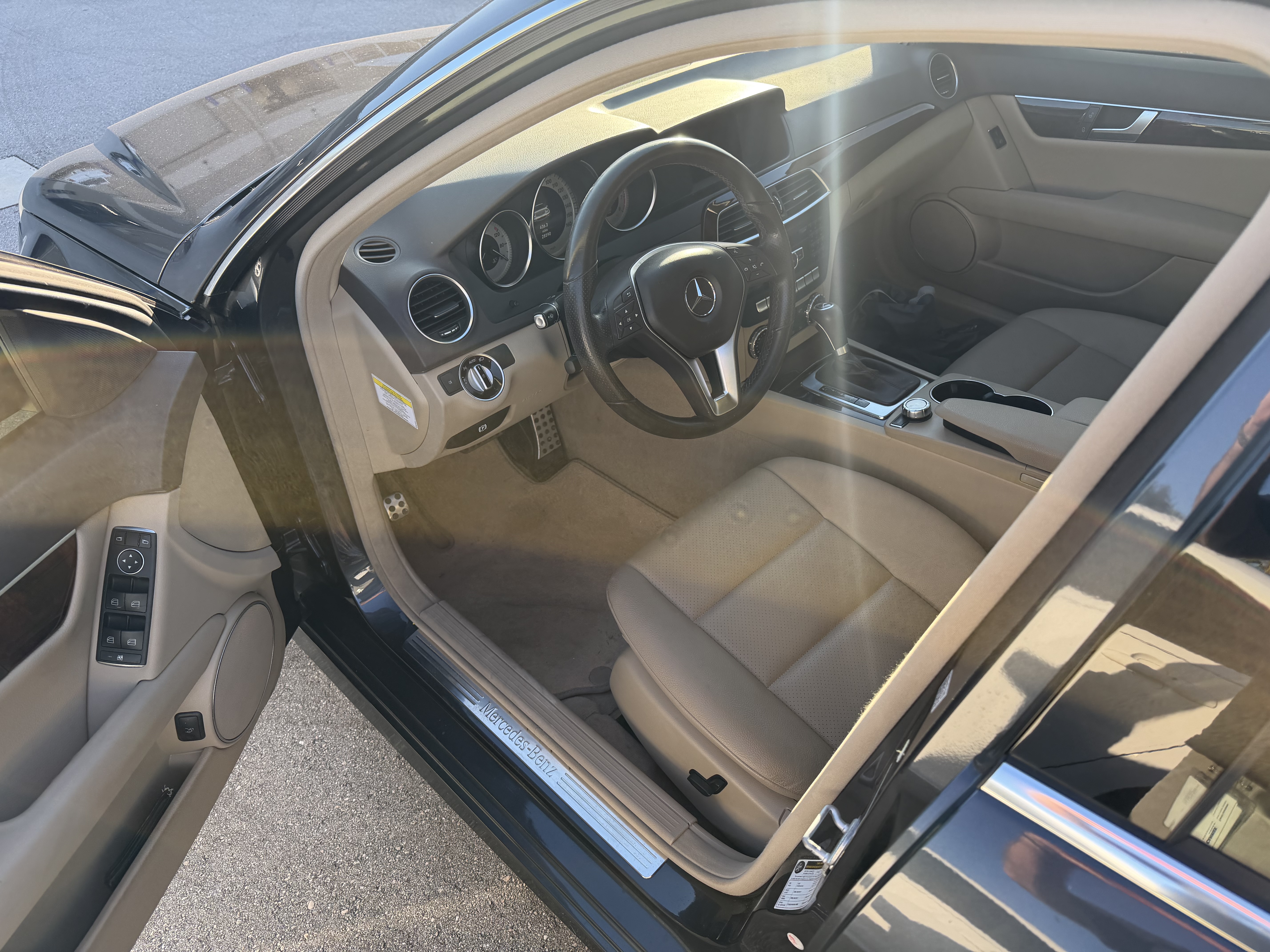 Used 2014 Mercedes-Benz C 250 Sedan image 5