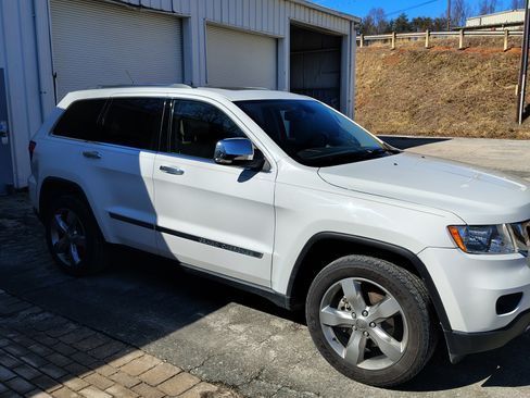 Used 2013 Jeep Grand Cherokee Overland image 1
