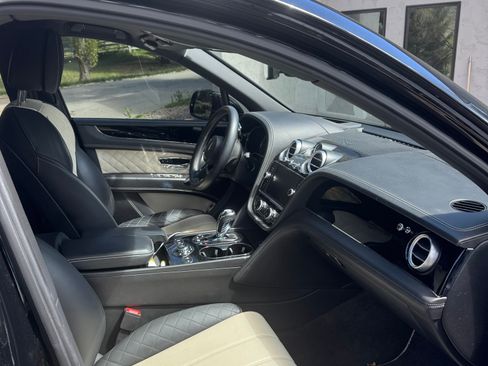 Used 2018 Bentley Bentayga AWD/4WD image 9