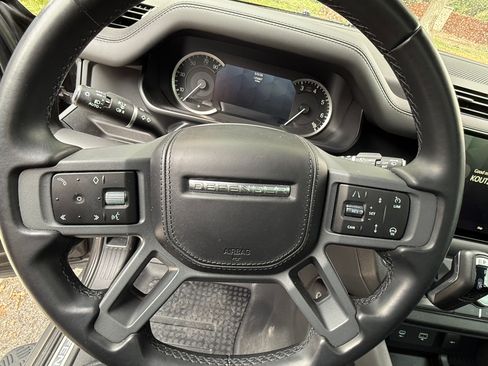 Used 2023 Land Rover Defender 110 X-Dynamic SE AWD/4WD image 17