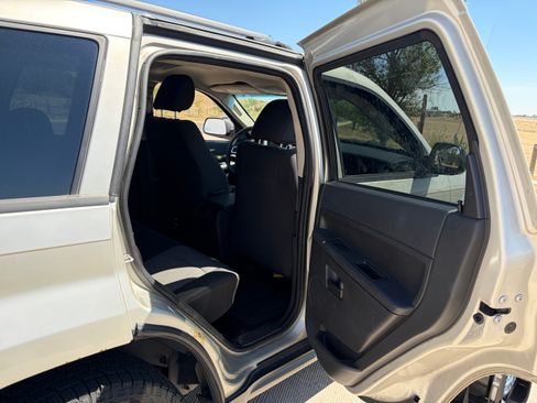 Used 2008 Jeep Grand Cherokee Laredo w/ Driver Convenience Group AWD/4WD image 13