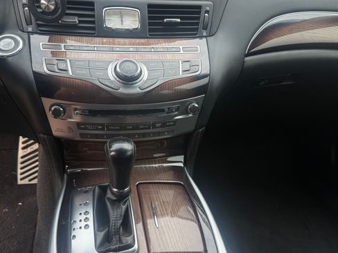 Used 2013 INFINITI M37 w/ Premium Pkg RWD image 8