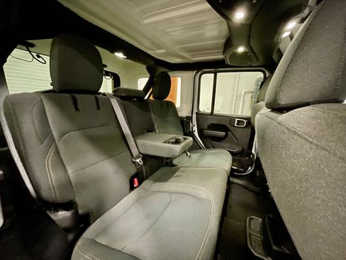 Used 2024 Jeep Wrangler Unlimited AWD/4WD image 10