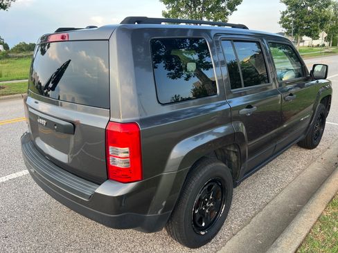 Used 2017 Jeep Patriot Sport AWD/4WD image 18