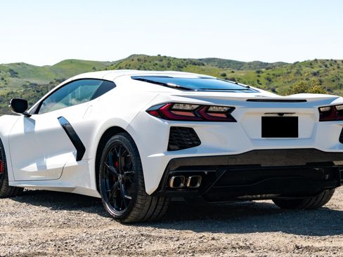 Used 2022 Chevrolet Corvette Stingray Preferred Cpe w/ Z51 Performance Package RWD image 1