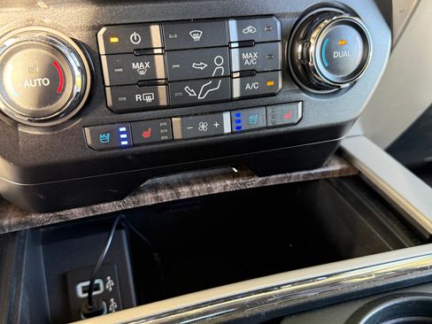 Used 2019 Ford F250 Lariat w/ Chrome Package image 15