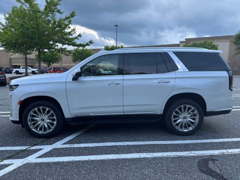 Used 2022 Cadillac Escalade Premium Luxury AWD/4WD image 1