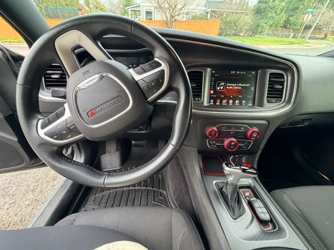 Used 2017 Dodge Charger SXT image 6