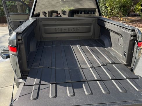 Used 2022 Rivian R1T Adventure image 16