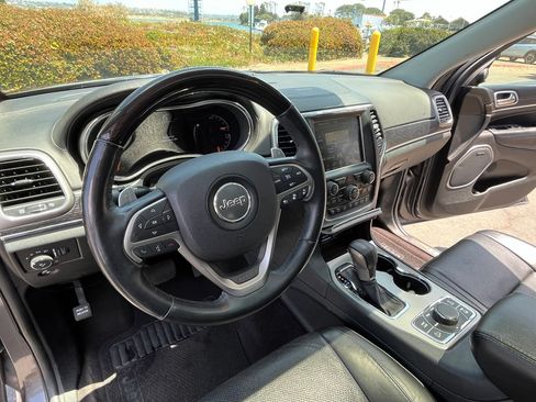 Used 2017 Jeep Grand Cherokee Summit w/ Platinum Appearance Package image 12