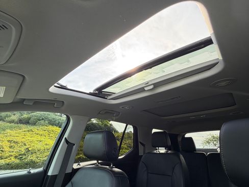 Used 2019 Chevrolet Traverse LT w/ LT Premium Package image 18