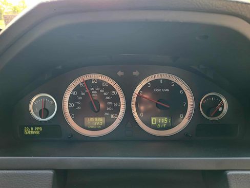 Used 2010 Volvo XC90 V8 image 11