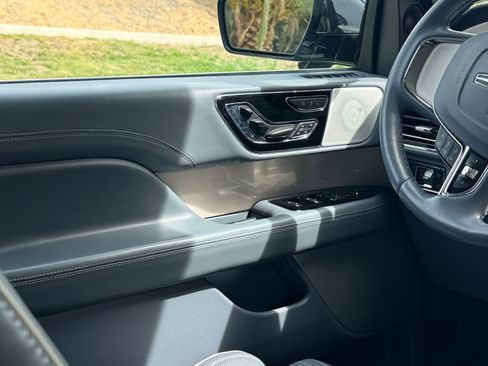 Used 2024 Lincoln Navigator Black Label image 9