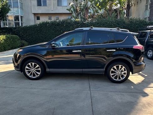 Used 2017 Toyota RAV4 Limited image 1