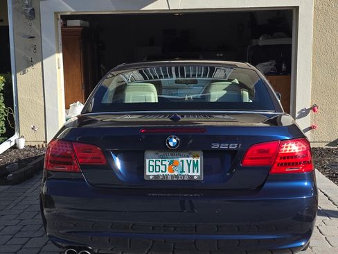 Used 2011 BMW 328i Convertible image 6