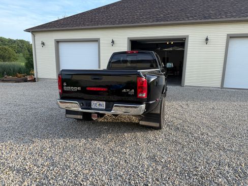 Used 2004 Dodge Ram 3500 Truck SLT w/ Trailer Tow Group AWD/4WD image 2