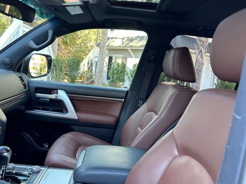 Used 2018 Toyota Land Cruiser image 15
