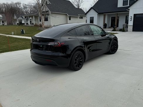 Used 2023 Tesla Model Y Long Range AWD/4WD image 4