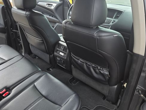 Used 2019 Nissan Pathfinder SL image 14