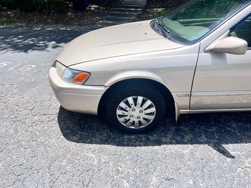 Used 1999 Toyota Camry LE w/ Value Pkg FWD image 29