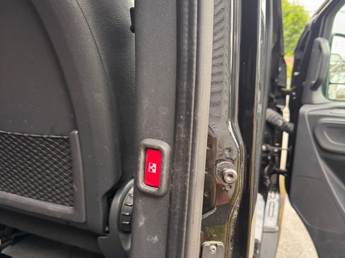 Used 2021 Mercedes-Benz Sprinter 2500 image 19