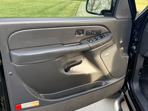 Used 2005 GMC Sierra 2500 SLT w/ Heavy-Duty Power Package image 19