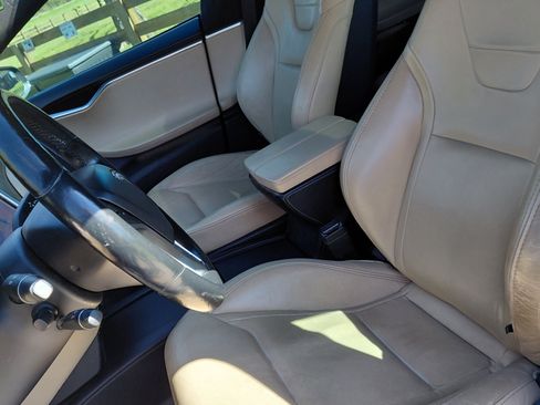 Used 2016 Tesla Model S 90D image 19