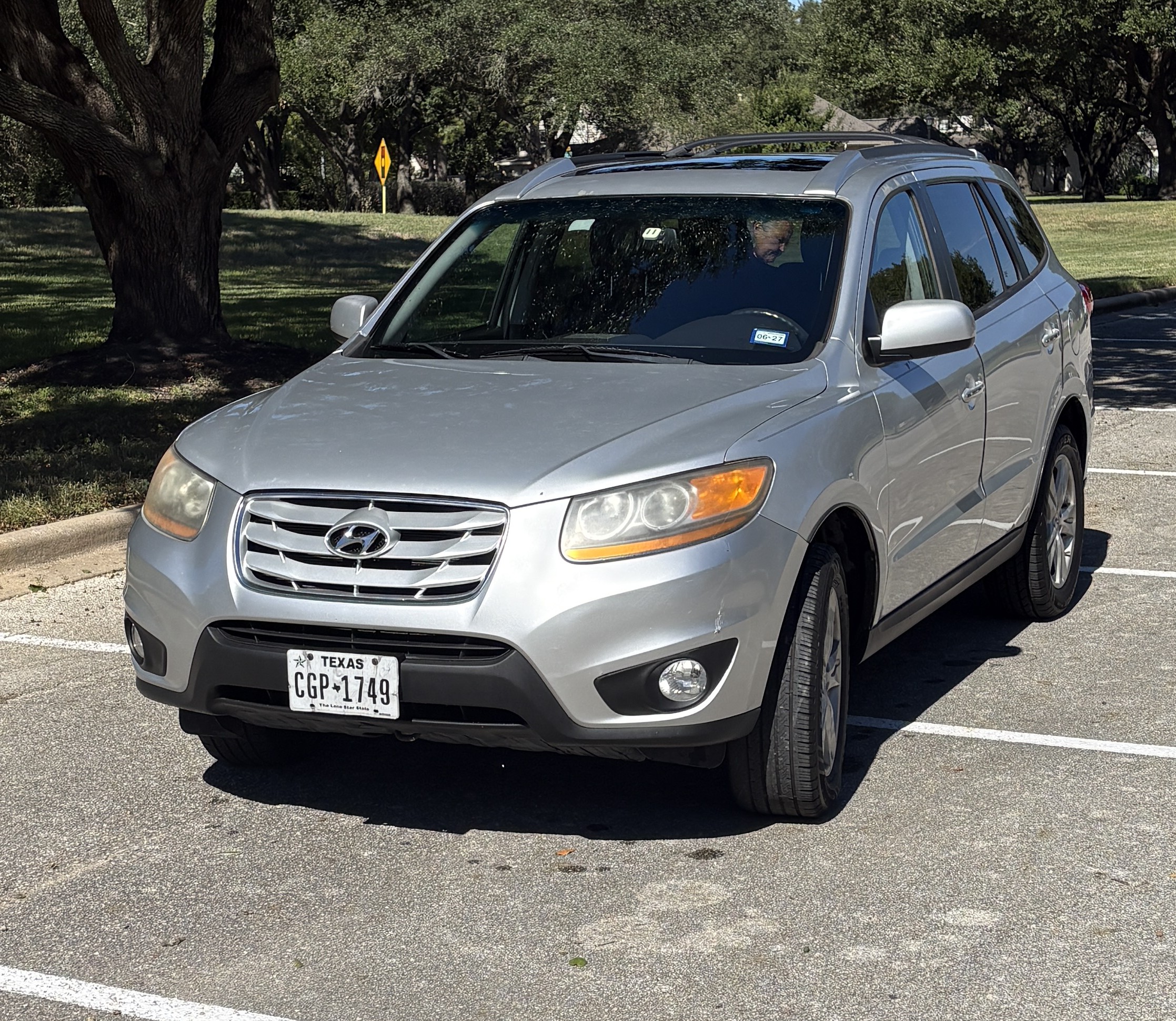 Used 2011 Hyundai Santa Fe Limited FWD image 2