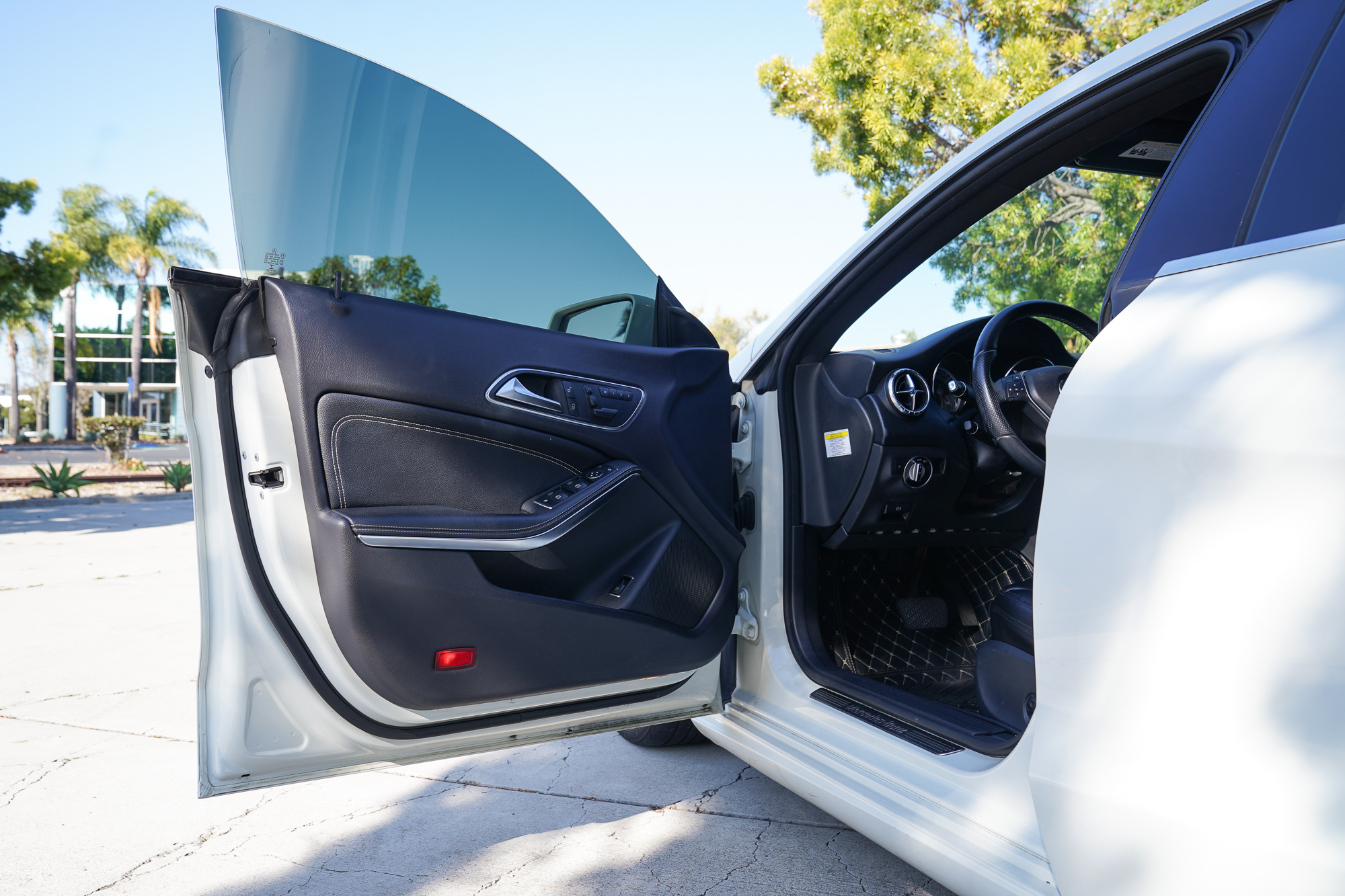 Used 2014 Mercedes-Benz CLA 250 image 4