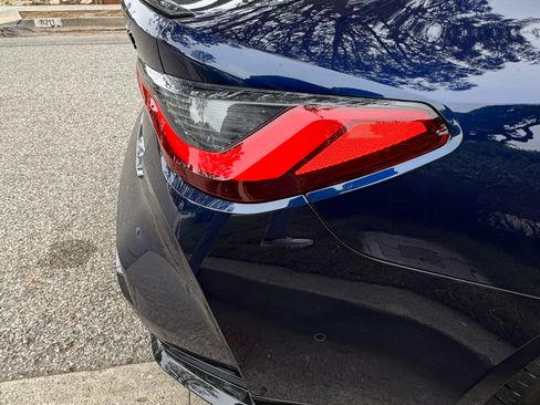 Used 2022 BMW M4 xDrive Competition w/ M Carbon Exterior Package image 11