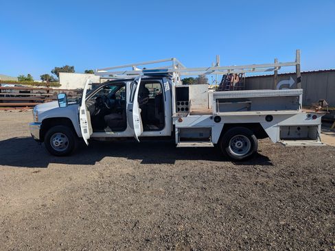 Used 2013 Chevrolet Silverado 3500 W/T image 5