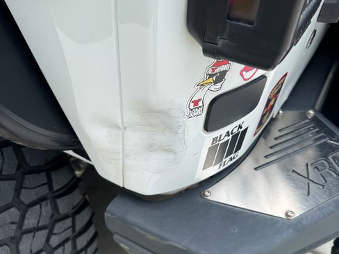 Used 2017 Jeep Wrangler Rubicon w/ Power Convenience Group image 18