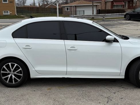 Used 2017 Volkswagen Jetta SE image 4