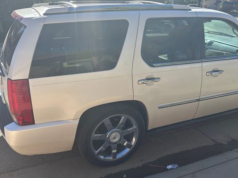 Used 2007 Cadillac Escalade AWD w/ Information Package image 6
