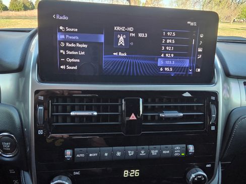 Used 2022 Lexus GX 460 Premium w/ Accessory Package image 18