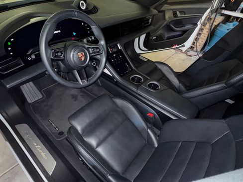 Used 2020 Porsche Taycan image 5