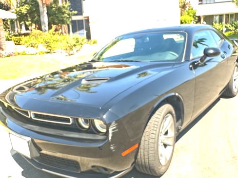 Used 2019 Dodge Challenger SXT RWD image 4