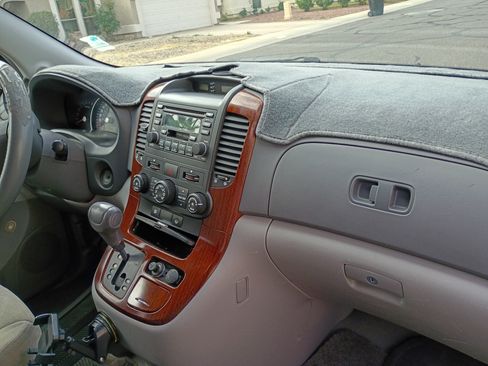 Used 2007 Kia Sedona EX image 9