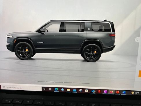 Used 2023 Rivian R1S Adventure image 2