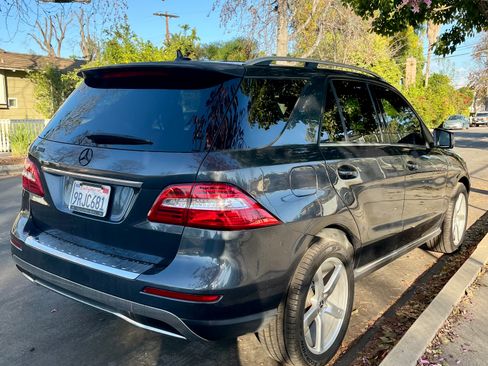 Used 2013 Mercedes-Benz ML 350 ML 350 Sport Utility 4D image 5