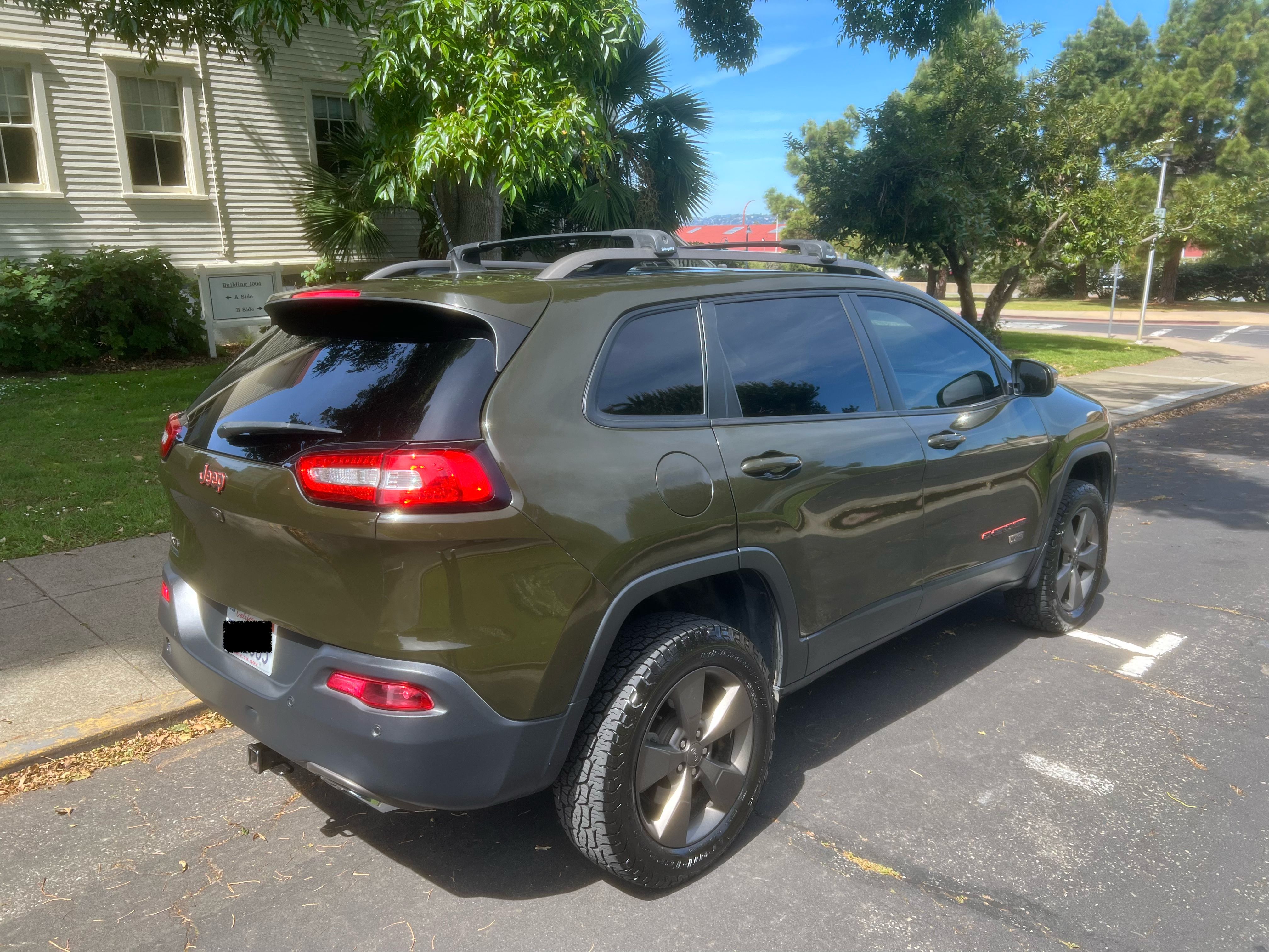 Used 2017 Jeep Cherokee 75th Anniversary AWD/4WD image 5