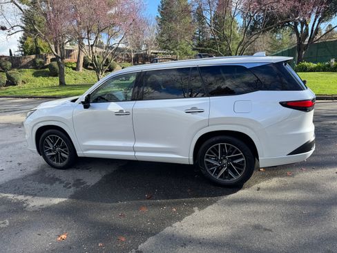 Used 2024 Lexus TX 350 AWD w/ Captains Chair Package image 2
