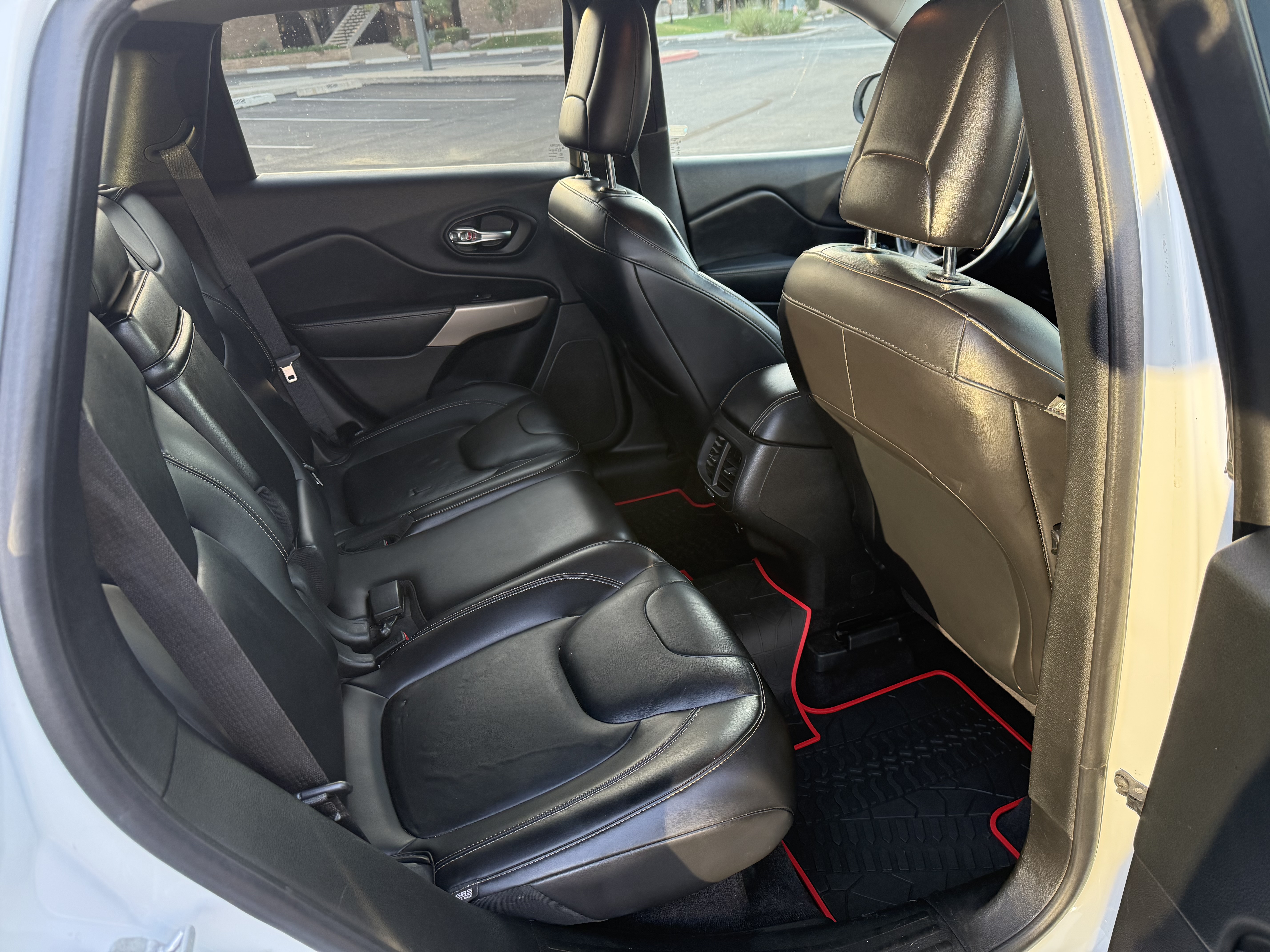 Used 2017 Jeep Cherokee High Altitude FWD image 10