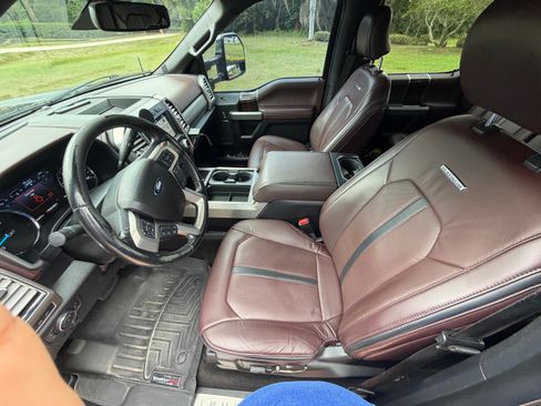 Used 2017 Ford F250 Platinum w/ Platinum Ultimate Package AWD/4WD image 11