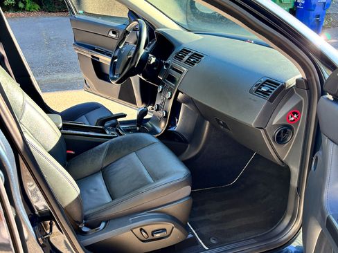 Used 2011 Volvo V50 T5 R-Design FWD image 8