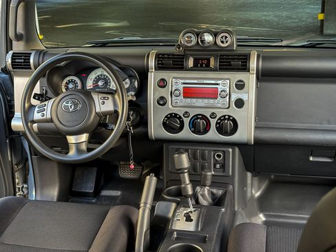 Used 2014 Toyota FJ Cruiser 4WD image 14