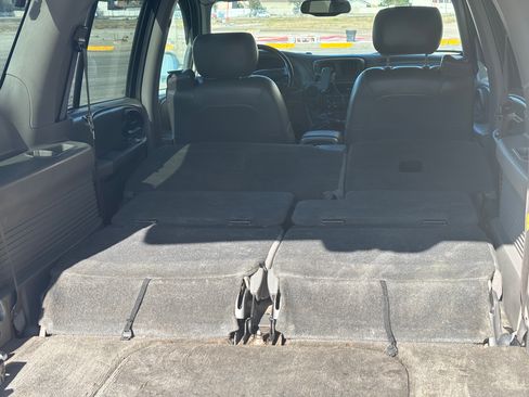 Used 2002 Chevrolet TrailBlazer LT w/ Driver Convenience Pkg AWD/4WD image 9
