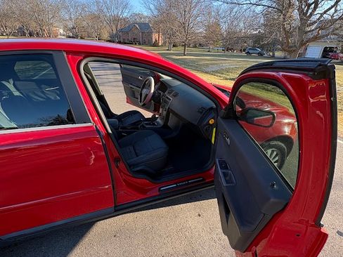 Used 2005 Volvo S40 2.4i image 10