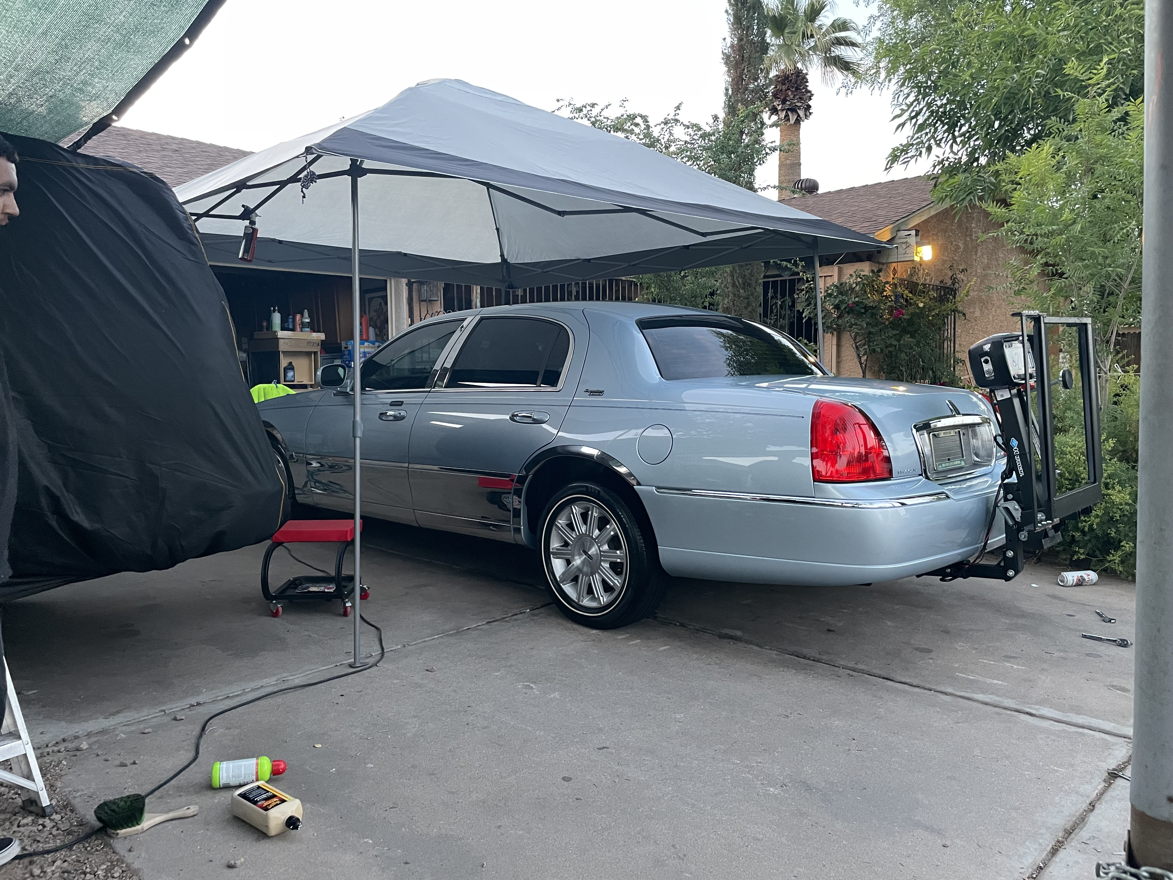 Used 2011 Lincoln Town Car Signature Limited RWD image 5